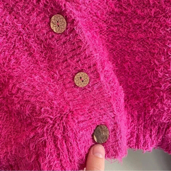 Free People We The Free Bright Pink Fuzzy Button Up Cropped Cardigan Fuscia S - Picture 5 of 11